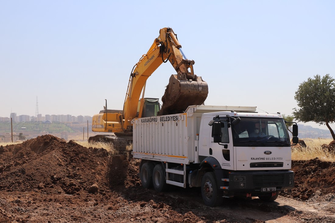 KARAKÖPRÜ’DE YOL SEFERBERLİĞİ ARALIKSIZ SÜRÜYOR