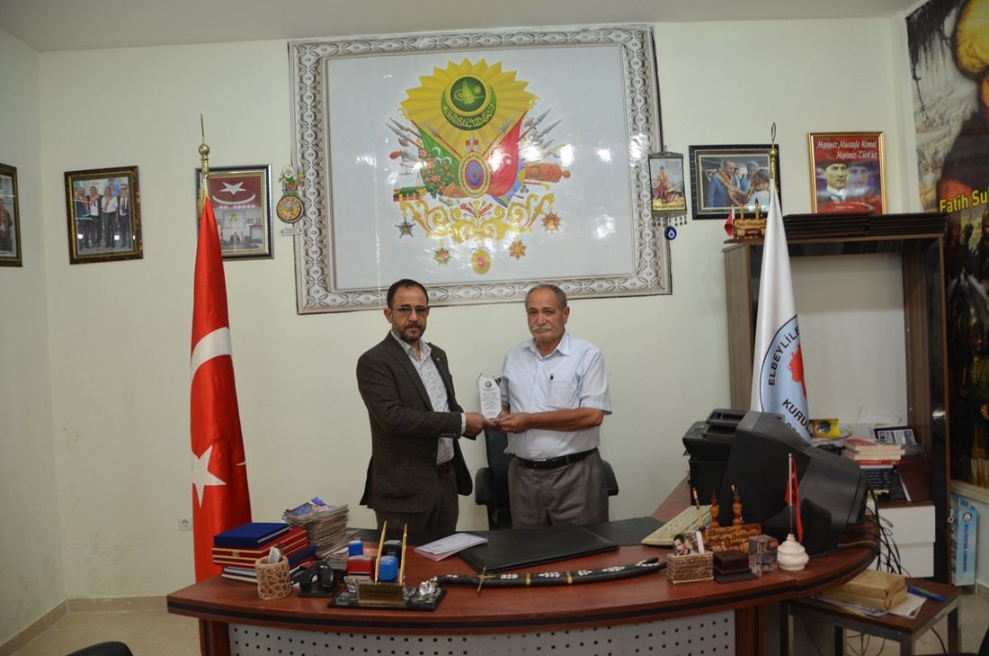 Cevdet Yıldırım `dan Faik Akyılmaz `a Ödül