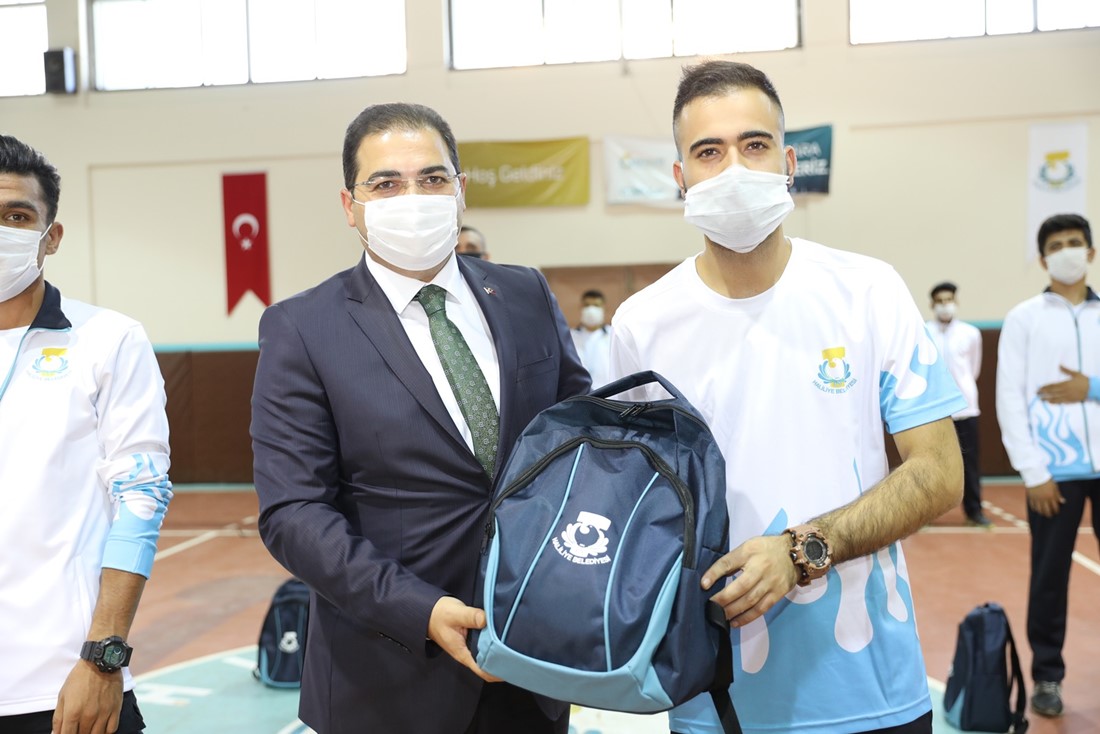 BAŞKAN CANPOLAT GENÇLİĞİN DE YANINDA