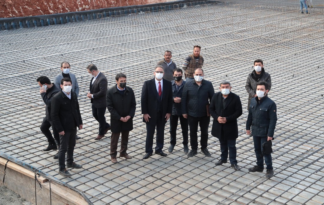 EYYÜBİYE’DE, YARI OLİMPİK YÜZME HAVUZUNUN ÇALIŞMALARI BAŞLADI