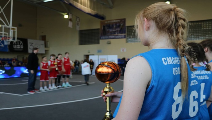 В Смоленске при поддержке проекта «Единой России» стартовал фестиваль школьной баскетбольной Лиги 3х3