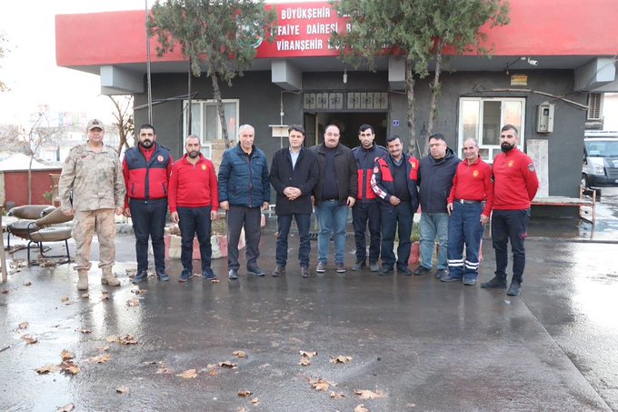 VİRANŞEHİR İLÇE KAYMAKAMI ÖNDER ÇENGEL VE VİRANŞEHİR BELEDİYE BAŞKANI SALİH EKİNCİ GÖREVİ BAŞINDAKİ PERSONELİN YENİ YILINI KUTLADI