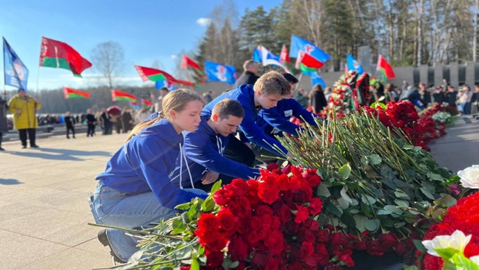 Активисты «Молодой Гвардии Единой России» почтили память жертв Хатынской трагедии
