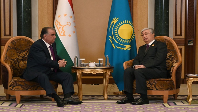 Cumhurbaşkanı Kasım-Jomart Tokayev, Tacikistan Devlet Başkanı Emomali Rahmon ile görüştü