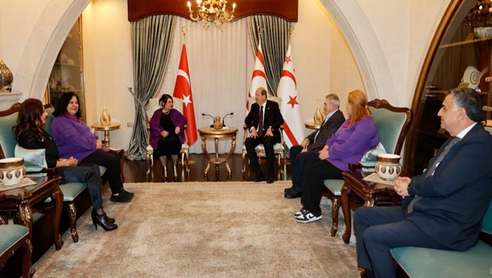 Cumhurbaşkanı Ersin Tatar, Mormenekşe Kadınlar Birliği Başkanı, Festival Komitesi Başkanı ve beraberindeki heyeti kabul etti