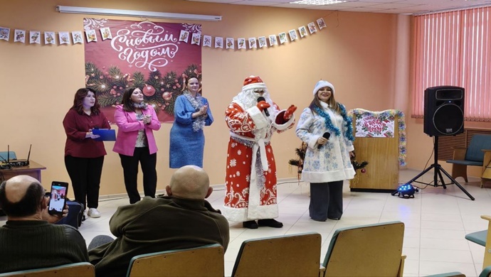 Концерты в госпиталях, творческие встречи и вручение подарков: «Единая Россия» проводит новогодние акции по всей стране