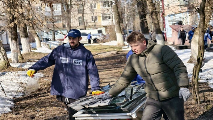 Birleşik Rusya ve Birleşik Rusya Genç Muhafızları, füze saldırısından etkilenen Bryansk sakinlerine yardım ediyor